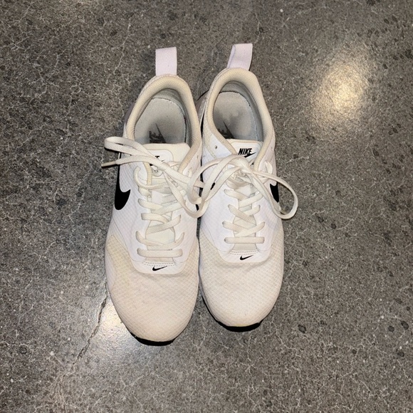 Nike women’s size 9 air max tavas - Picture 3 of 3